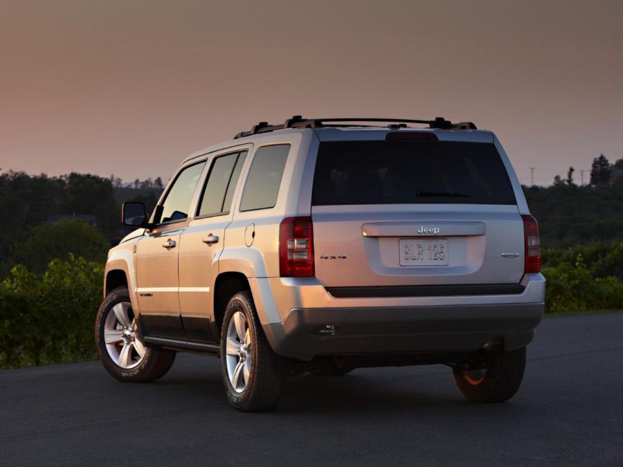  Jeep Patriot 2010 года  (фото 16 из 24)